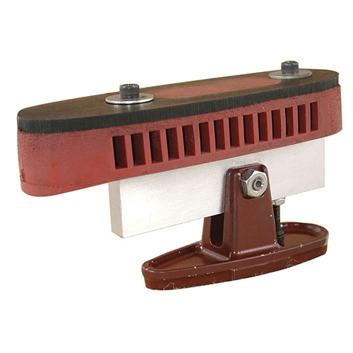 Wheeler Recoil Pad Installation Fixture precyzyjnie przenosi kąt linii toe-line i comb line na nową podkładkę, zapewniając stabilne mocowanie do szlifowania.