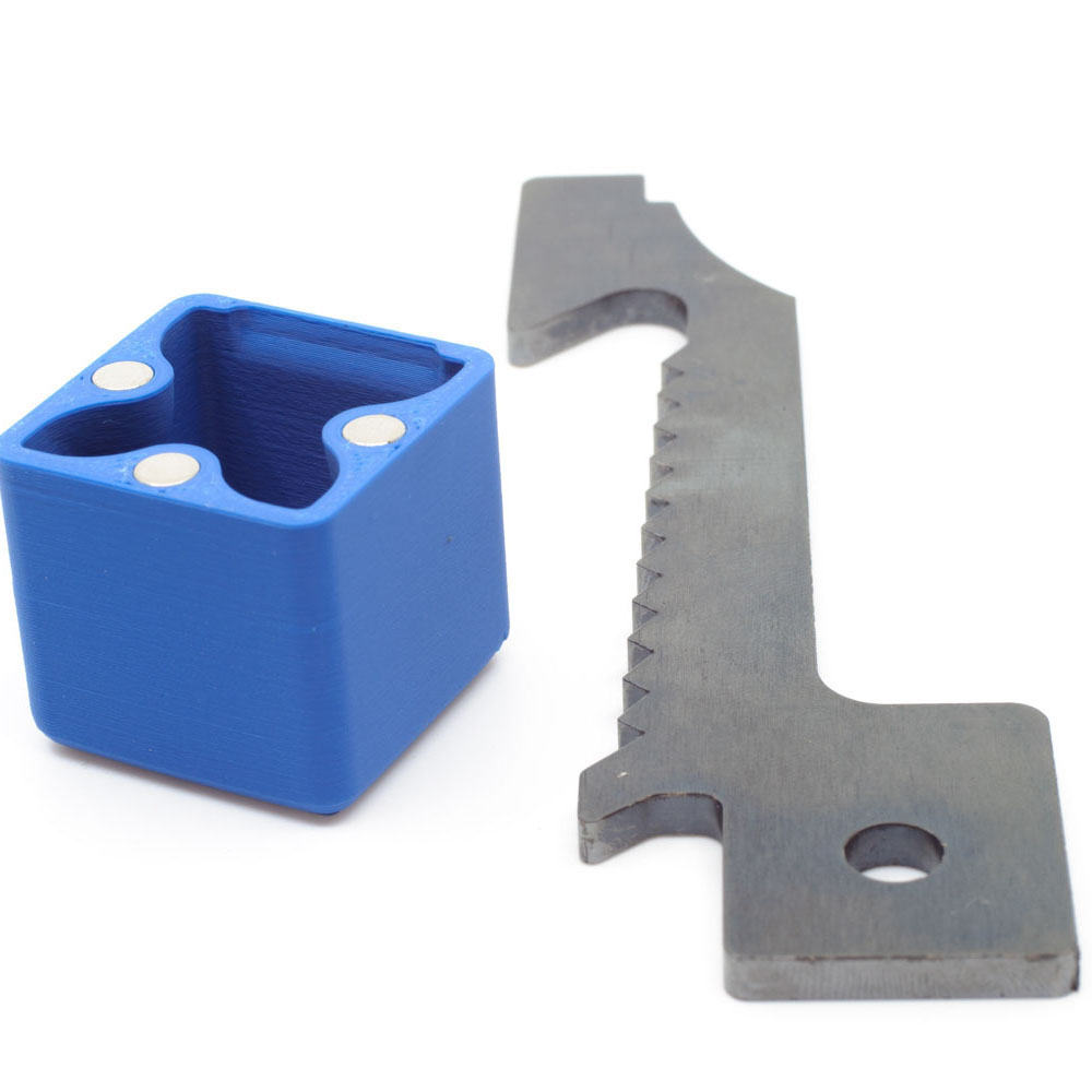 System odprowadzania nabojów ARMANOV do Dillon Super 1050 pozwala na łatwe zbieranie wyrzuconych primerów w specjalnie zaprojektowanym uchwycie magnetycznym.