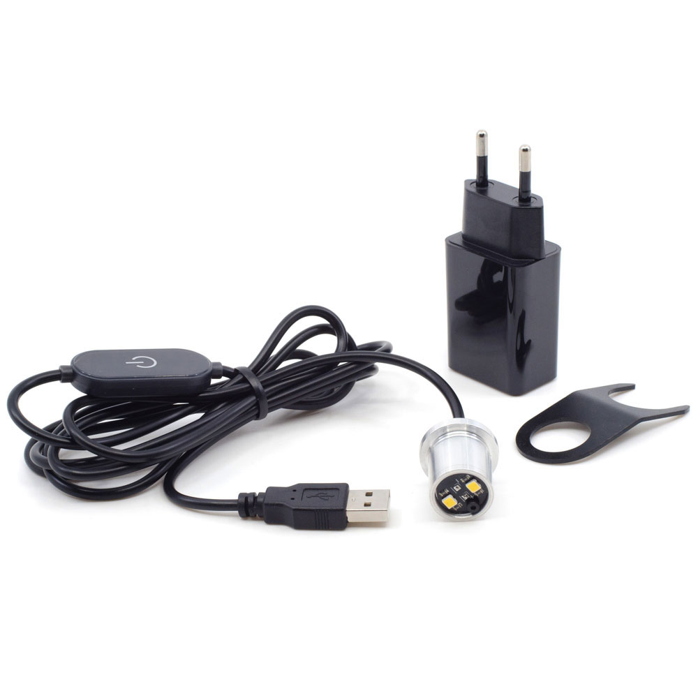 Moduł LED ARMANOV do pras Dillon XL650/750 i S1050/RL1100 zapewnia jasne oświetlenie, łatwy montaż i regulację kierunku, ułatwiając pracę.