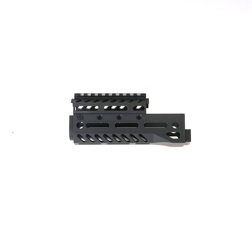 Tactical Handguard AK M-LOK od GERMAN TACTICAL SYSTEMS zapewnia doskonałe dopasowanie, umożliwia montaż akcesoriów i zwiększa wydajność Twojego AK.