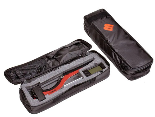 Etui MagnetoSpeed Soft Case zapewnia doskonałą ochronę dla chronografów V3 i Sporter, z indywidualnymi wkładkami piankowymi i praktycznymi przegródkami.