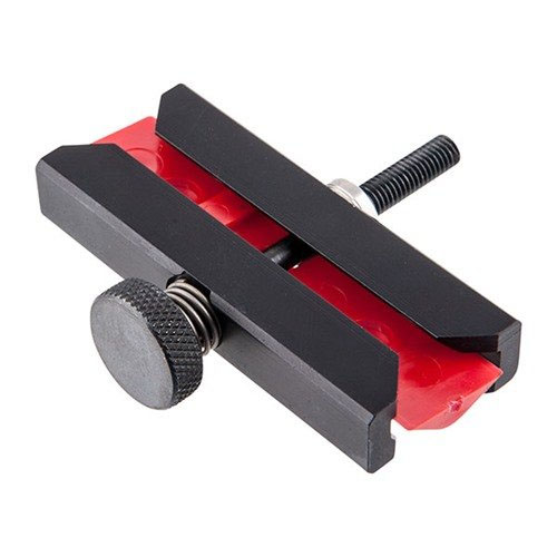 Adapter V3 umożliwia łatwe mocowanie MagnetoSpeed V3 do większości pistoletów i karabinów, zapewniając trwałość i niezawodność w użytkowaniu.