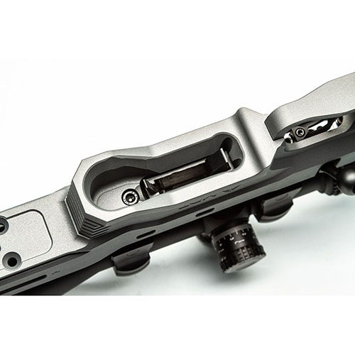 Zestaw MDT Extended Magazine Latch i Spacer do CZ 452/455/457 poprawia ergonomię i szybkość ładowania, idealny do strzelania sportowego i rekreacyjnego.