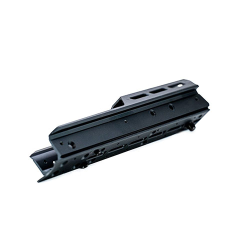 Nowy MDT XRS Enclosed Forend zastępuje fabryczny forend XRS Chassis System, oferując pełnej długości ARCA i dodatkowe sloty M-LOK.