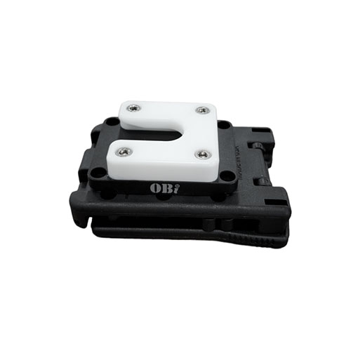 OBI Clamp Lock z TEK-LOK to wszechstronny system mocowania, łatwy w użyciu, idealny do plecaka lub paska, zapewniający stabilne mocowanie sprzętu.