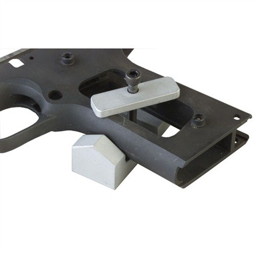 Użyj 1911 CHECKERING GUIDE, aby uzyskać idealne diamenty na przednim pasku. Solidny uchwyt umożliwia precyzyjne wyznaczanie linii i długie ruchy w pliku.