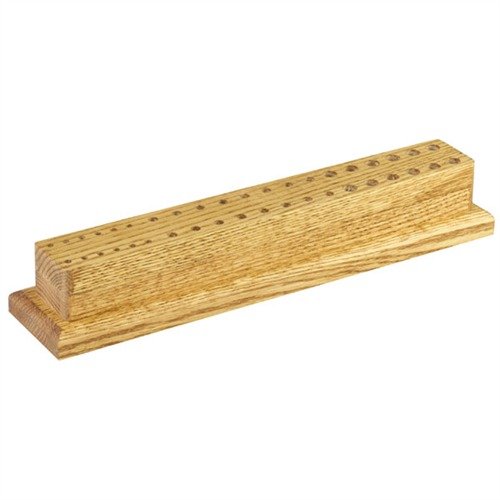 Kompaktowy blok z twardego dębu z 40 otworami na narzędzia, który porządkuje stół warsztatowy i zapewnia łatwy dostęp do niezbędnych akcesoriów.