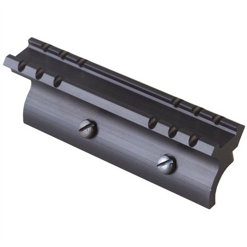 MOSSBERG M22 Super Side Scope Mount pozwala na łatwe zamontowanie optyki na klasycznych karabinach, zachowując oryginalne tylne przyrządy celownicze.