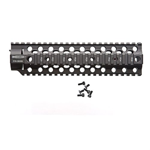 Dwuczęściowy, czterorurowy handguard C4 do AR-15/M16 zapewnia łatwy montaż bez demontażu front sight i muzzle device, a jego konstrukcja z aluminium 6061 T6 jest lekka i wytrzymała.