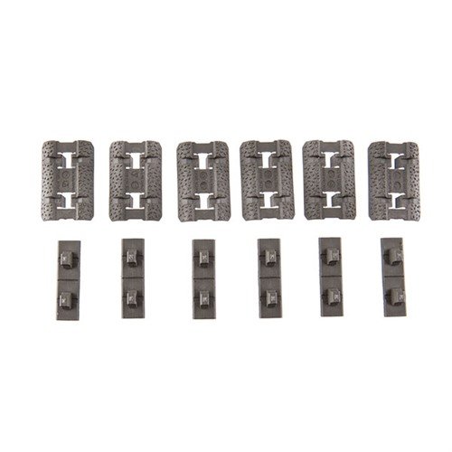 Pokrywy M-LOK Type 2 od MAGPUL to niskoprofilowe, dwuczęściowe osłony, które łatwo montują się na systemach M-LOK, zapewniając lepszą przyczepność i możliwość personalizacji.