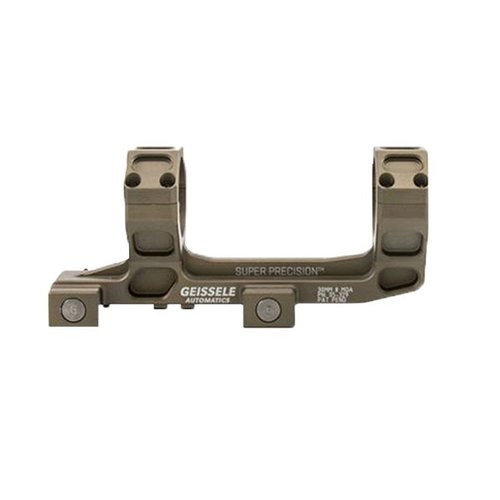 Mocny montaż Geissele Super Precision AR-15 wykonany z jednego kawałka aluminium 7075-T6, zapewniający pewne mocowanie i doskonały powrót do zera.