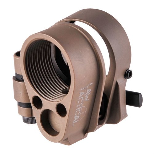 Adapter LAW TACTICAL umożliwia montaż składanej kolby na AR-15, zmniejszając profil broni do łatwego transportu i szybkiego użycia w trudnych warunkach.