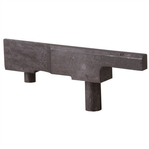 Przedłużony wyrzutnik 1911 EGW, wykonany ze stali, umożliwia precyzyjne dopasowanie do różnych kalibrów i konturów zamka, eliminując nieestetyczne szczeliny.