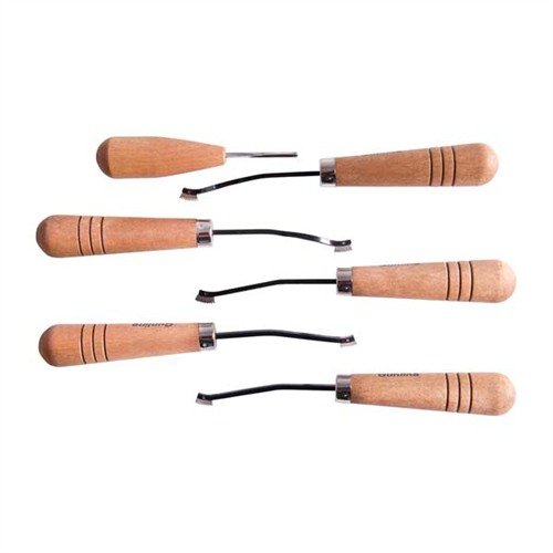 Zestaw CAMP PERRY CHECKERING SET od GUNLINE umożliwia precyzyjne wykonanie wzorów w drewnie dzięki 6 narzędziom, w tym uchwytom Offset i Standard.