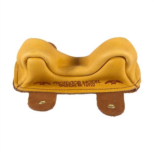 Ręcznie wykonane torby z gładkiej skóry, które zapewniają swobodne przesuwanie broni podczas odrzutu. Idealne do strzelania z broni o szerokich rękojeściach.