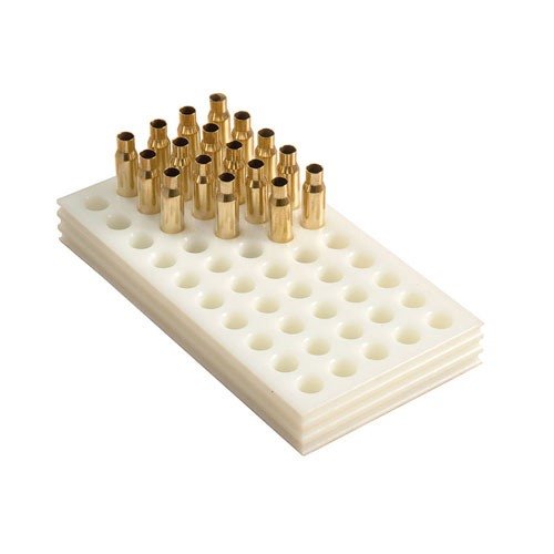 Bloki ładunkowe HEAVY DUTY POLY wykonane z białego polietylenu, łatwe do czyszczenia, z ergonomicznymi uchwytami i głębszymi otworami, idealne do średnich i długich nabojów.