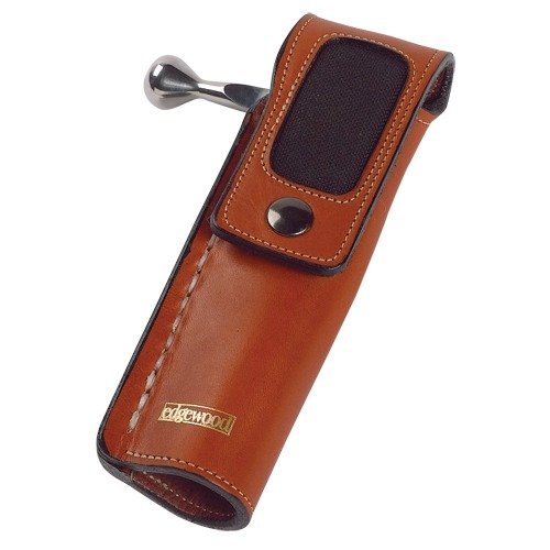 Edgewood Bolt Holster to bezpieczny i wygodny sposób transportu bolta, pasujący do większości akcji, z mocnym klipsem i eleganckim wykończeniem.