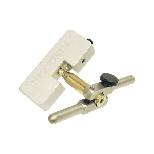 Narzędzie do obróbki necka NT-1000 od Sinclair International zapewnia jednolitą grubość ścianki, co poprawia spójność amunicji i grupy na strzelnicy.