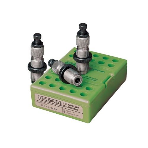 Zestaw 3 die Redding z tytanowego węglika umożliwia bezlubriczne przekształcanie łusek 38 Special/357 Mag, oferując najwyższą twardość i gładką powierzchnię.