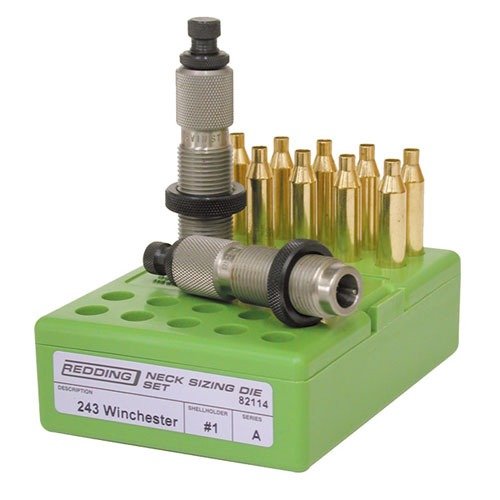 Zestaw Redding Neck Sizing Die 6.5x54mm Mannlicher zawiera dwa die, w tym decapping rod z neck expander oraz Seating Die z prowadnicą pocisku i pierścieniem crimp.