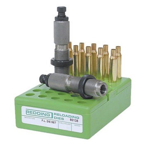Zestaw die Redding FL 9.3x62mm Mauser zawiera pełnowymiarową (FL) matrycę do sizingu oraz standardową matrycę do osadzania, zapewniając precyzyjne dopasowanie.