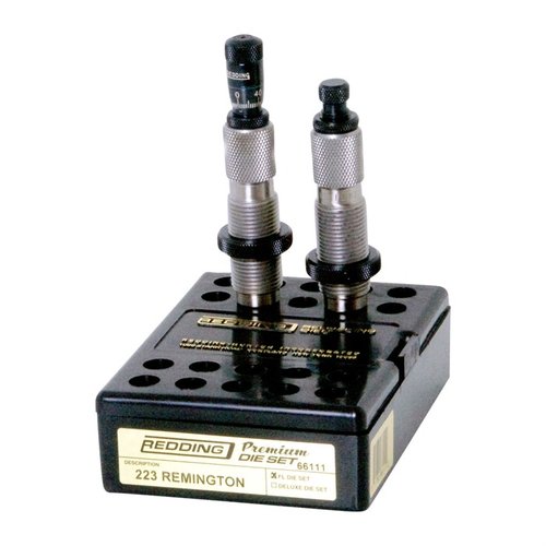 Zestaw PREMIUM FULL LENGTH DIE SET 223 REM marki REDDING łączy w sobie Carbide Size Button i Bullet Seating Micrometer, zapewniając precyzyjne ładowanie amunicji.