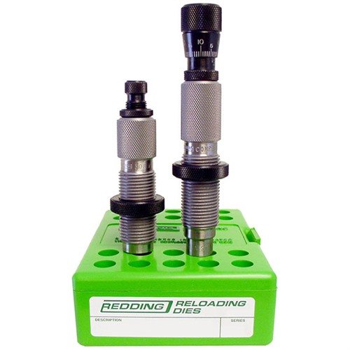 Zestaw die'ów MASTER HUNTER 26 NOSLER od Redding zapewnia precyzyjne wyrównanie pocisku i łuski oraz doskonałe ładowanie amunicji, minimalizując ryzyko zacięcia.