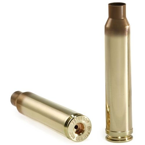 .300 Winchester Magnum Brass od Peterson Cartridge to wysokiej jakości mosiądz, idealny dla myśliwych i strzelców, pakowany po 50 sztuk w celu ochrony.