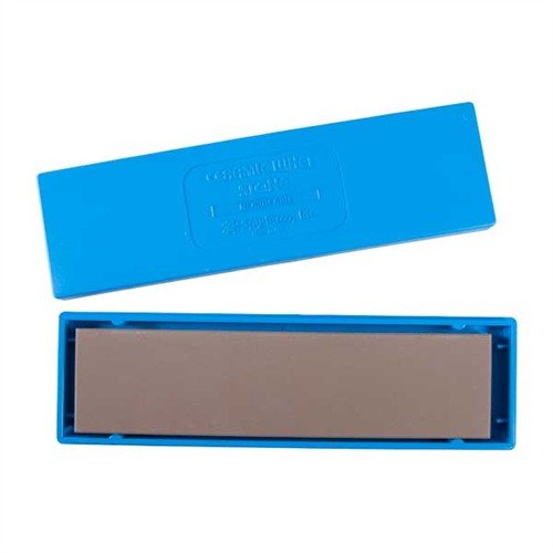 Średni kamień ceramiczny SPYDERCO zapewnia super czyste powierzchnie, używa wody jako smaru, łatwy do czyszczenia i utrzymuje płaską powierzchnię dla spójnych wyników.