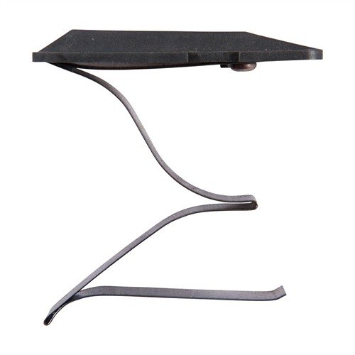 Zestaw magazynka MAGAZINE FOLLOWER ASSEMBLY, SHORT ACTION marki SAVAGE zapewnia niezawodne działanie w modelach 110/111/112/112BT, idealny do ładowania od góry.