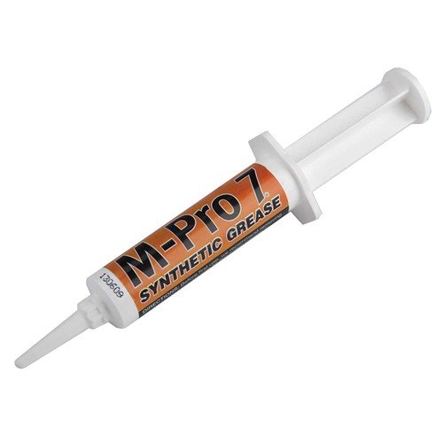 M-Pro7 Synthetic Grease to syntetyczny smar, odporny na wodę i korozję, idealny do broni w ekstremalnych warunkach, zapewniający długotrwałą ochronę i łatwe czyszczenie.
