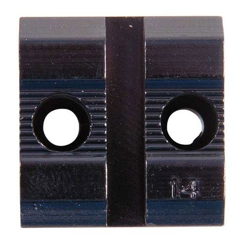 Lekkie aluminiowe podstawy WEAVER pasują do szerokiej gamy nowoczesnych i starszych karabinów, strzelb oraz pistoletów, dostępne w różnych wykończeniach.